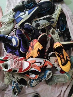 Very comfortable various colors used various international brands men's sneakers, size 40 and up